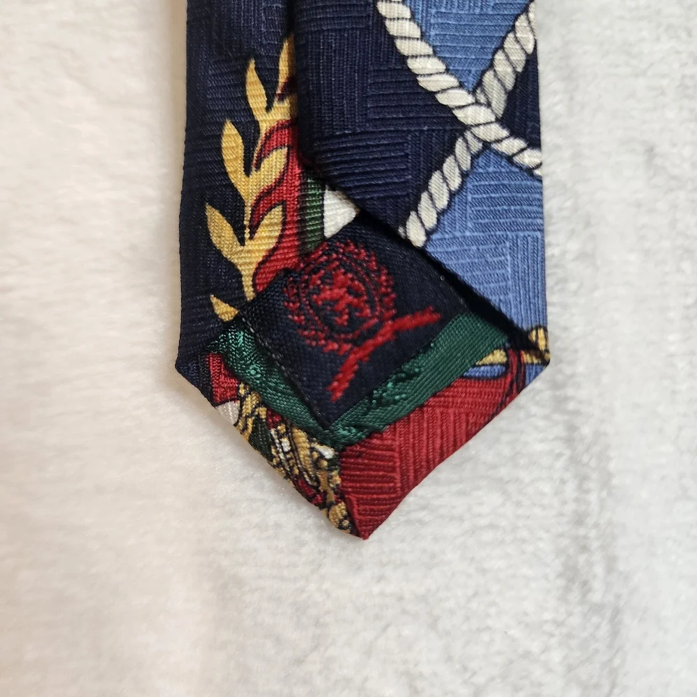Vintage Tommy‎ Hilfiger Mens Tie 100% Silk Flag and Crest Pattern EUC